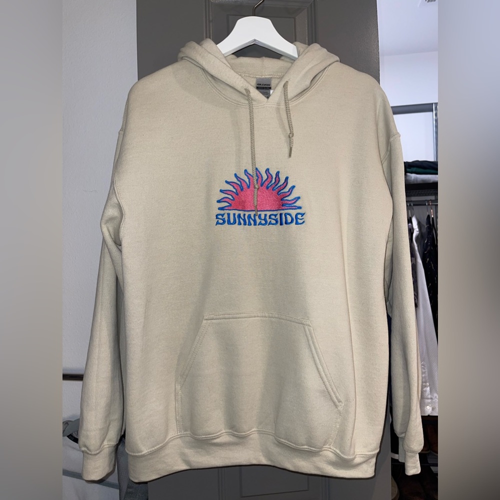 Sunnyside Gildan Cream Color Hoodie | Men’s Size Medium